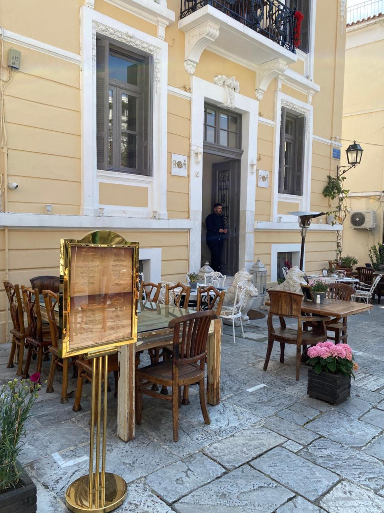 A Place 4 U Under Acropolis Apartment Athena Bagian luar foto