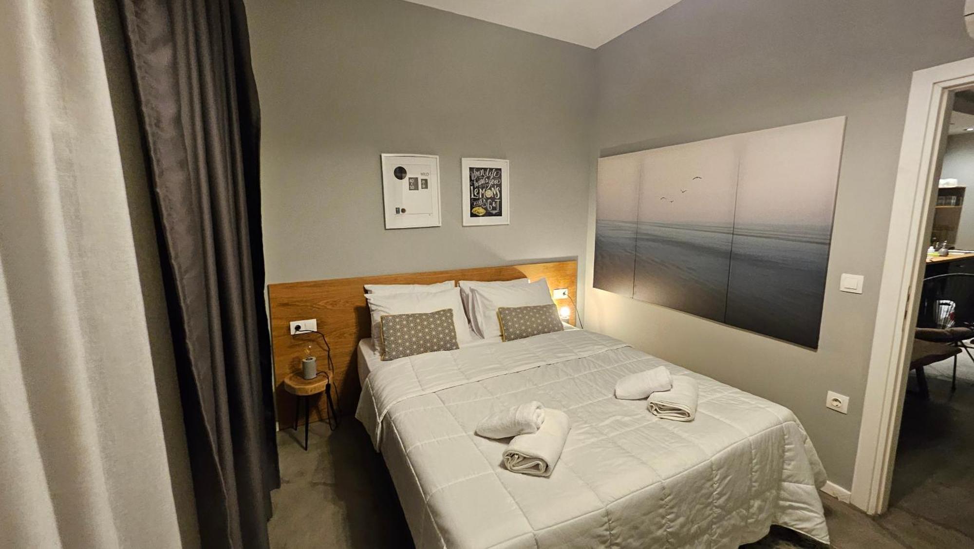 A Place 4 U Under Acropolis Apartment Athena Bagian luar foto