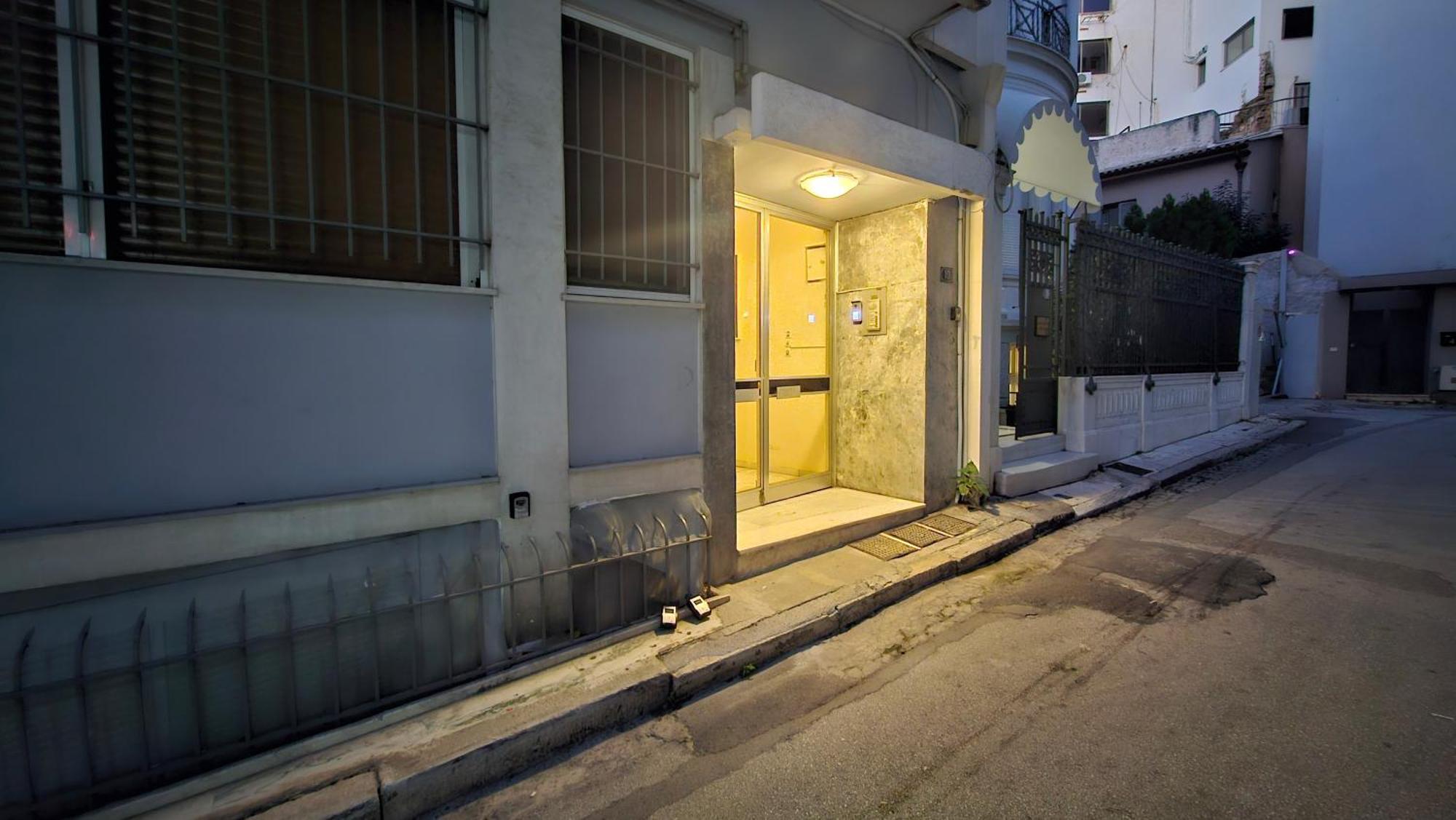 A Place 4 U Under Acropolis Apartment Athena Bagian luar foto